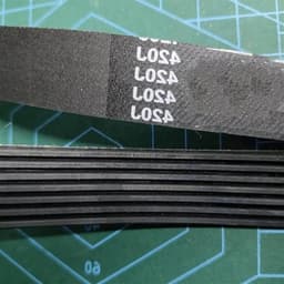 Getande Transmissieriem - Aandrijfriem Rubber V-snaar - Grasmaaier Onderhoud - Hoge Taaiheid - 450J 3 Ribs - Zwart — thumbnail 1