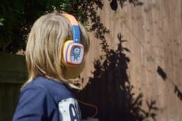 AV:Link geel-blauwe doodle design je eigen hoofdtelefoon voor kinderen — thumbnail 3