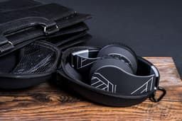 PowerLocus P1 Bluetooth Koptelefoon – Draadloos – Over Ear – Met Microfoon – Inklapbaar - incl. Hoes – Zwart/Zilver — thumbnail 4