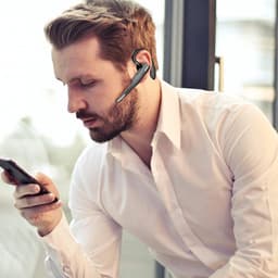 Draadloze Over-Ear Headset met Microfoon en Oplaadcase voor Zakelijk Gebruik — thumbnail 4