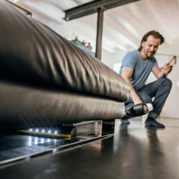 Kärcher VC 6 Cordless ourFamily Steelfstofzuiger - Draadloos en zonder zak - Accu looptijd 50 minuten - HEPA filter - LED vloerzuigmond - Geschikt voor harde vloeren zoals steen, laminaat, linoleum, PVC maar ook tapijt — thumbnail 2