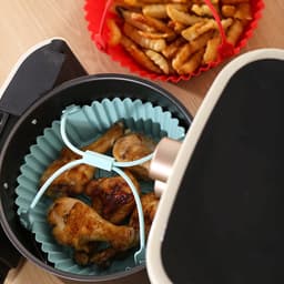 Siliconen bakvorm voor airfryer - Siliconen bakmat - Siliconen bakplaat - Siliconen voering voor airfryer - Multifunctionele siliconen bakmat - 20 x 4,5 cm - Hittebestendig - Met handvat - Geschikt voor airfryers, vlees, groenten en desserts - Blauw — thumbnail 5