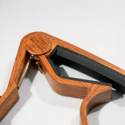 3-1 Luxe Houten Capo – Universele Gitaar Capo met Plectrumhouder – Akoestisch, Elektrisch, Klassiek, Ukulele & Mandoline — thumbnail 5