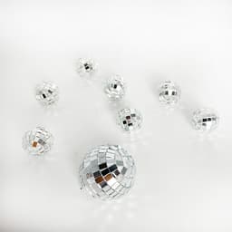 Spiegel Disco Bal Ornamenten 3cm- 20 Stuks Glazen Reflecterende Bal Hangdecoratie- Kerstboom Versiering voor Feest- Taartdecoratie- Bar en Carnaval — thumbnail 5