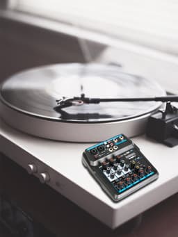 U4 Sound Mixing Console - 4-Kanaals - USB Opname - Bluetooth & 48V Fantoomvoeding — thumbnail 3