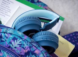 PowerLocus Buddy Draadloze On-Ear Koptelefoon voor Kinderen, LED lampjes, 85db Limiet, met Microfoon, Micro SD poort - Blauw — thumbnail 11