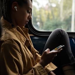 Apple AirPods Pro 1 met MagSafe-opbergcase — thumbnail 3