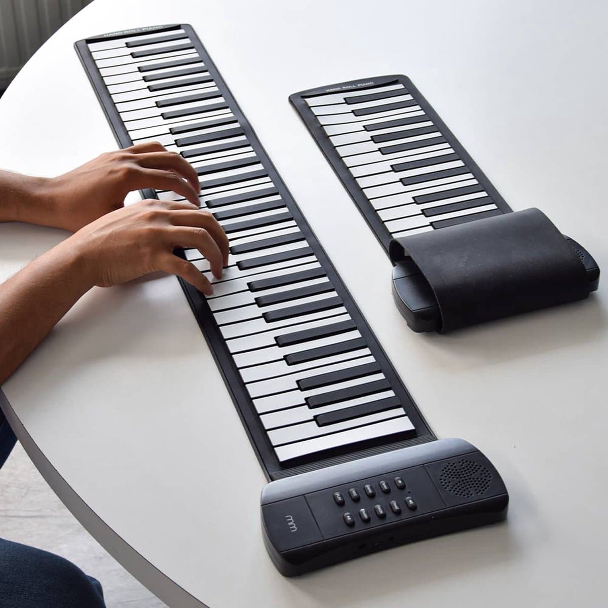 MikaMax Roll Up Keyboard - Oprolbare 61-toetsen Piano met 16 Klanken, Speaker en Travel Bag — afbeelding 1