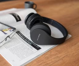 PowerLocus P1 Bluetooth Koptelefoon – Draadloos – Over Ear – Met Microfoon – Inklapbaar - incl. Hoes – Zwart — thumbnail 4