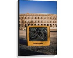 Canvas  - Kapotte Gele Televisie  - 60x90cm Foto op Canvas Schilderij (Wanddecoratie op Canvas)