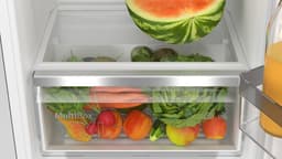 Bosch KIL32VFE0 - Serie 4 -Inbouw koelkast met vriesvak 102.1 x 54.1 cm - Vlakscharnier -Multi Box XXL: een extra ruime lade voor groente en fruit - Led verlichting - SuperKoelen koelt nieuwe etenswaren in de koelkast sneller — thumbnail 3