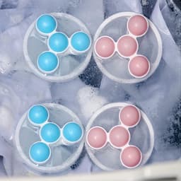 4 stuks - Wasmachine filterzakken - Wasmachine haarfilterzakken - Wasmachine pluizenverzamelaar - Herbruikbaar - Voorkomt verstoppingen in de afvoer van de wasmachine - Blauw en roze — thumbnail 1