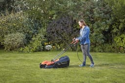 elektrische grasmaaier met fietsstuurgreep (1.200W, 32cm maaibreedte, 3-voudig axiale hoogteverstelling, 35l opvangbak, ideaal voor kleine tuinen — thumbnail 2
