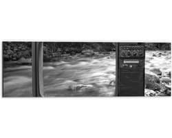 Dibond - Oude Vintage Televisie met Doorkijk op Rivier (Zwart-wit) - 60x20 cm Foto op Aluminium (Met Ophangsysteem)