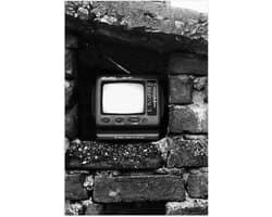 Poster (Mat) - Ouderwetse Televisie in de Muur (Zwart-wit) - 40x60 cm Foto op Posterpapier met een Matte look