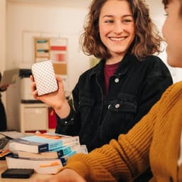 Externe Harde Schijf - Draagbare Opslag - Bestanden Opslaan - Snelle Gegevensoverdracht - 1 TB - Zilver — thumbnail 2