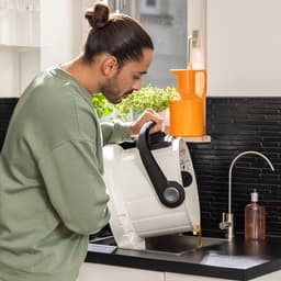Kärcher Tapijtreiniger SE 4 Plus SET - Incl. extra Vliesfilterzakken 4st. - 4 / 4 liter - 3-in-1 Sproei-extractie - Tapijt- en bekledingsreiniger RM 519, 1L — thumbnail 4