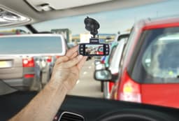 Compacte Dashcam voor Auto met HD-Opnames en Magnetische Montage — thumbnail 4
