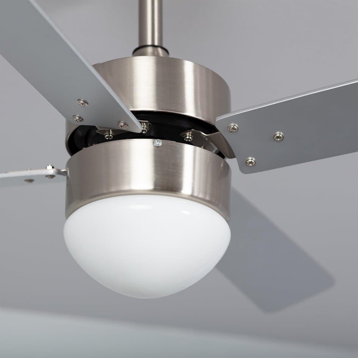 Stille plafondventilator 107 cm met gelijkstroommotor en LED-verlichting – 6 snelheden, omkeerbare functie, dimbare verlichting met drie kleurtemperaturen, afstandsbediening met timer — afbeelding 1