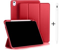 Casemania Stylus en Hoes Geschikt voor Apple iPad 2025 (A16) - Crimson Rood - Universeel Stylus Pen - Smart Cover met Pencil Slot Uitsparing