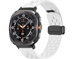Bandz Sport band 'Air' met magnetische D-buckle sluiting - geschikt voor Samsung Galaxy Watch Ultra / Ultra 2025 - hoogwaardig siliconen materiaal smartwatch bandje (wit)