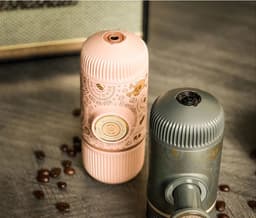 Wacaco Nanopresso - Draagbare Espressomachine - Met Beschermhoes - Dark Souls Pink — thumbnail 2