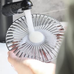 Dailygoods - Dailygoody - Vintage Bureauventilator - Retro Tafelventilator - Draagbaar en Oplaadbaar - Licht geel - Makkelijk Schoon Te Maken - Geschikt voor Stude... — thumbnail 5