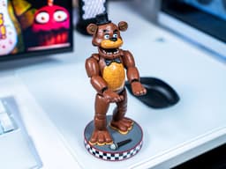 Five Nights at Freddy's - figurine standaard voor telefoon | controller | oplaadcase (Cable Guys Original) — thumbnail 4