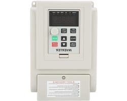 Universele Variabele Frequentieomvormer 220VAC - Hoogwaardige VFD Snelheidsregelaar voor 1.5kW Enkele Fase AC Motoren, Instelbare Frequentie en Prestaties