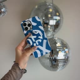 xoxo Wildhearts hoesje geschikt voor Airpods 1/2 - Can't Talk Now Blue - Ook als telefoonhoesje verkrijgbaar - schokbestendige case geschikt voor Airpod 1 en 2 - koptelefoon case - Beschermhoes met tekst opdruk - print - blauw / wit — thumbnail 2