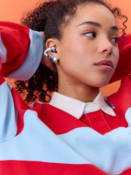 JBL Soundgear Clips - Open ear Oortjes - Oortjes Draadloos - Sport Oordopjes - Bluetooth - Sporten - Hardlopen - 32 uur - Spatwaterdicht - IP54 - Oorclips - Wit — thumbnail 4