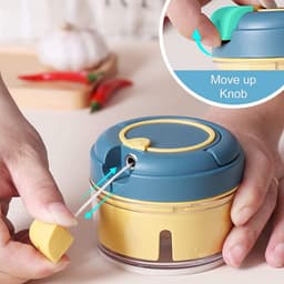 Mini Keukenmachine - Handmatige Hakker - Groenten Snijden - Veilig & BPA-vrij - 9 cm Hoog - Geel Blauw — thumbnail 3