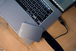 Draagbare Externe Harde Schijf 2 TB met USB 3.2 en USB-C - Space Grijs — thumbnail 4