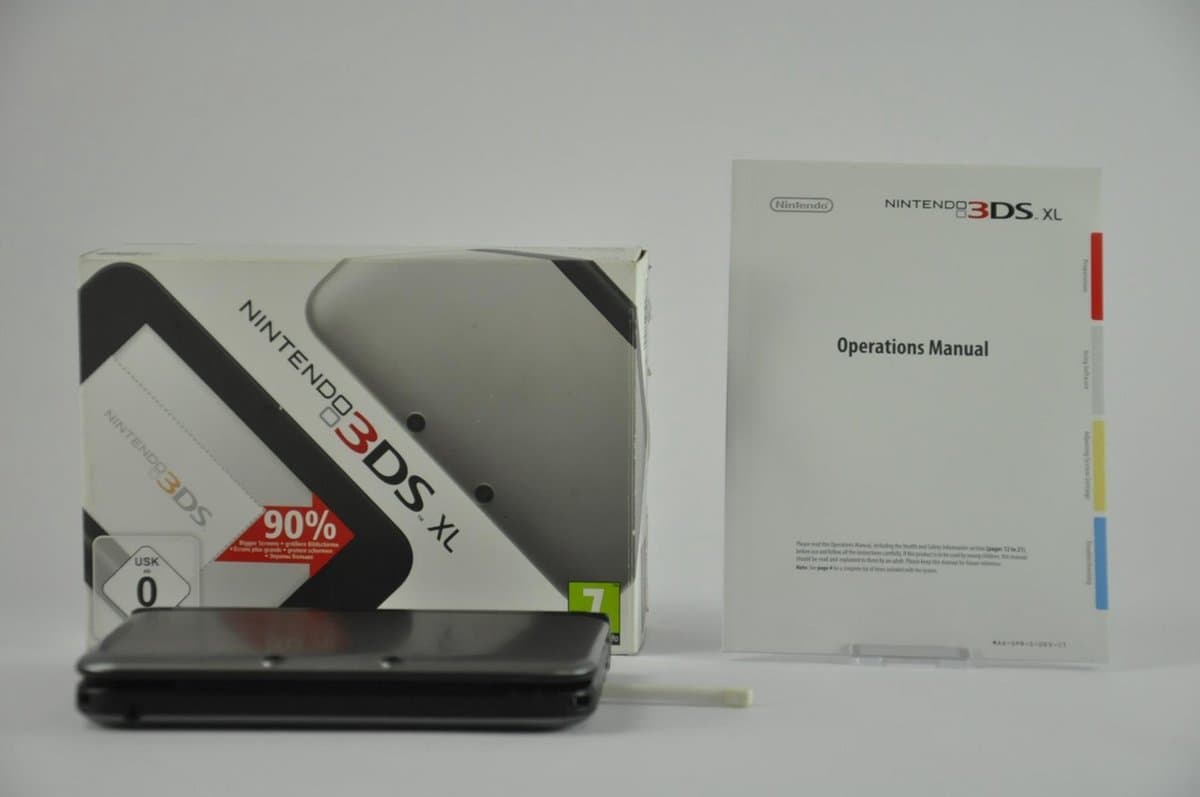 Nintendo 3DS XL Zwart + Zilver — afbeelding 1
