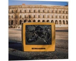 Forex - Kapotte Gele Televisie  - 80x80cm Foto op Forex
