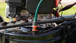 Scheppach Grasmaaier Benzine met hybride start M225-56E - Zelfrijdend - Mulchfunctie - 56cm maaibreedte - Maaihoogte in 7 stappen verstelbaar: 25-75mm - 4-takt - 224cc - 6pk - Voor tuinen tot 2200m² - met 65L opvangbak — thumbnail 4
