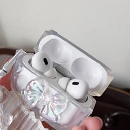 Transparante Beschermhoes met Strik en Hartjesketting voor AirPods Pro 2 - Schokbestendig TPU Hoesje — thumbnail 3