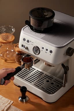 Solis Grind & Infuse Perfetta Pistonmachine - Espressomachine met Maler - RVS Koffiemachine met Ingebouwde Bonenmaler - Wit — thumbnail 2