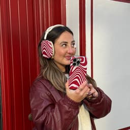 xoxo Wildhearts hoesje geschikt voor AirPods Max (2) - Boogie Wonderland Red - Ook als telefoonhoesje verkrijgbaar - schokbestendige case - koptelefoonhoes - Beschermhoes met met golvende print - golven - rood — thumbnail 2