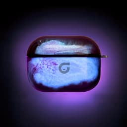 GlowsandGuards - Airpods 1/2 hoesje - Glow in the dark - Inclusief UV lampje om op te lichten - AirPods 1/2 case - Hét satisfying AirPods hoejse - Paars — thumbnail 1