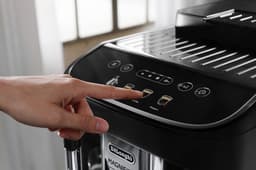 De’Longhi Magnifica Evo - volautomatische espressomachine met 4 one-touch recepten - Zwart - ECAM290.22.B — thumbnail 3