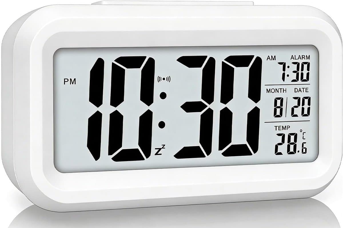 Digitale wekker voor de slaapkamer, op batterijen werkende bureauklok, digitale klok met slim nachtlampje, 12/24-uurs weergave — afbeelding 1