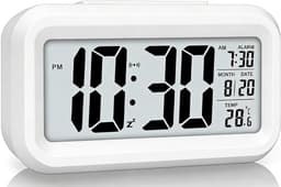 Digitale wekker voor de slaapkamer, op batterijen werkende bureauklok, digitale klok met slim nachtlampje, 12/24-uurs weergave — thumbnail 1