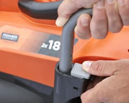 BLACK+DECKER 2x 18V 2.5Ah 33cm Grasmaaier inclusief accu en lader, 35L opvangbak - BCMW3318L2-QW — thumbnail 4