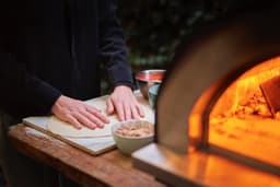 BEEK - Classico 70 - pizzaoven inclusief Hoes Pizzaschep en ovenborstel - houtgestookt - Zwart - tot 2 pizza's tegelijk — thumbnail 4