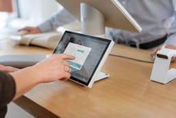 HP ElitePOS monitor 10.1 25,6 cm (10.1") 1280 x 800 Pixels Multi-touch Tafel Wit L13638-001 3FH67AA — thumbnail 6