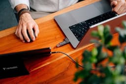 Externe SSD Stick - Snelle Geheugenstick - Bestanden Overzetten - Dubbele USB Connectoren - 1 TB - Zwart — thumbnail 3