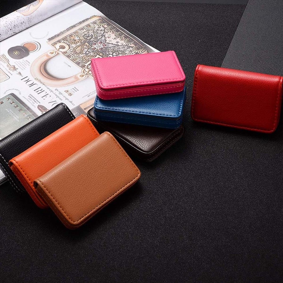 Elegante PU Leren Visitekaart Houder voor Mannen en Vrouwen - Perfect Cadeau voor Vrienden, Compact en Stijlvol, Rood, 102mm x 65mm x 18mm — afbeelding 1