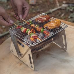 Draagbare Barbecue - Houtskool Barbecue - Met Opbergzak - Opvouwbare Barbecue - RVS - 28,5 x 18,5 x 13 cm - Draagbare Houtskool Grill met rooster - Barbecue Smoker - Houtskool BBQ - Voor Picknick, Kamperen en Buitenactiviteiten - Festival BBQ — thumbnail 5