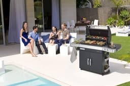 Gasbarbecue 171 x 66 x 150 cm – 3 Branders BBQ Grillwagen met Keramische Infraroodbranders, Groot Gietijzeren Grilloppervlak, Dekselthermometer, Zijtafels & InstaClean Systeem – HomebyNicole — thumbnail 4